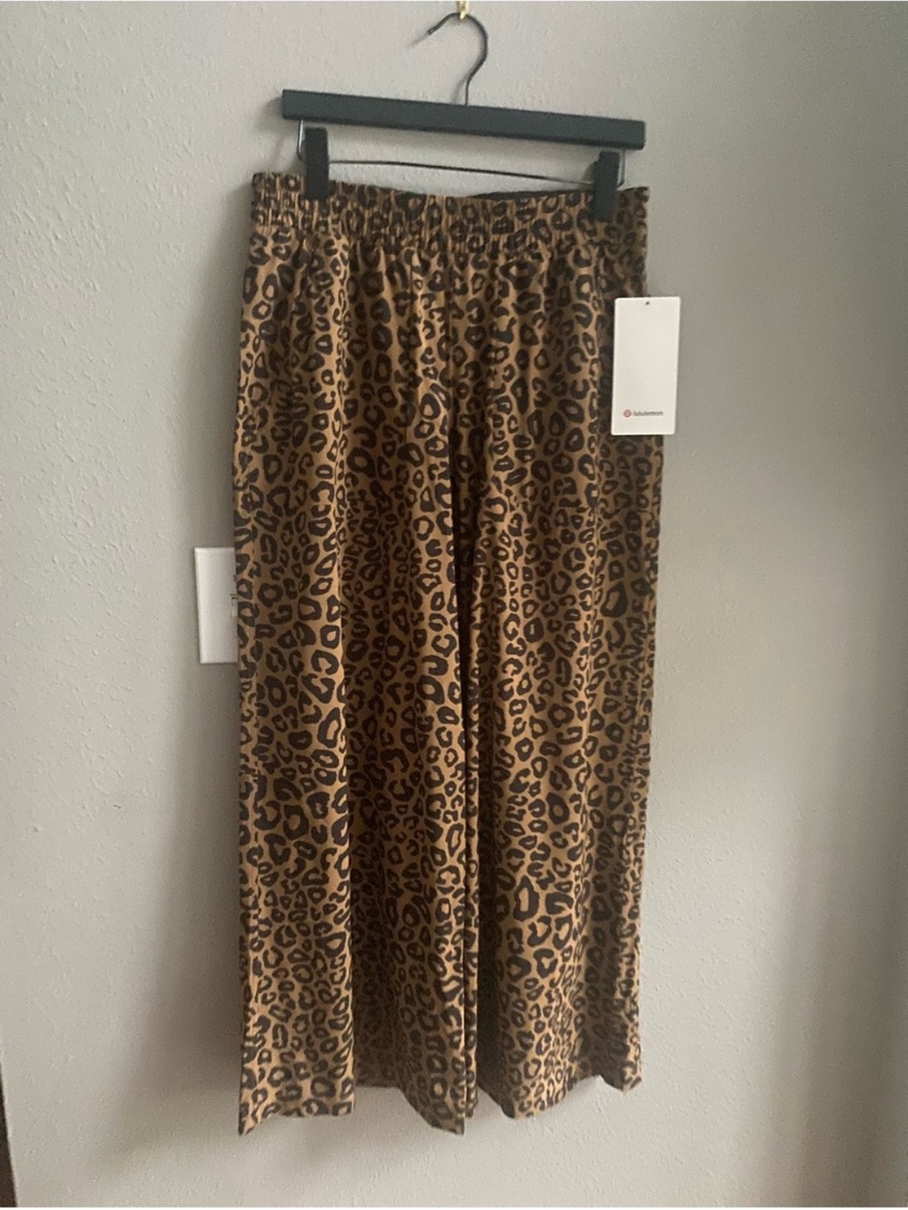 NWT Lululemon wide leg leopard pants. Size: 8. Hard to find.